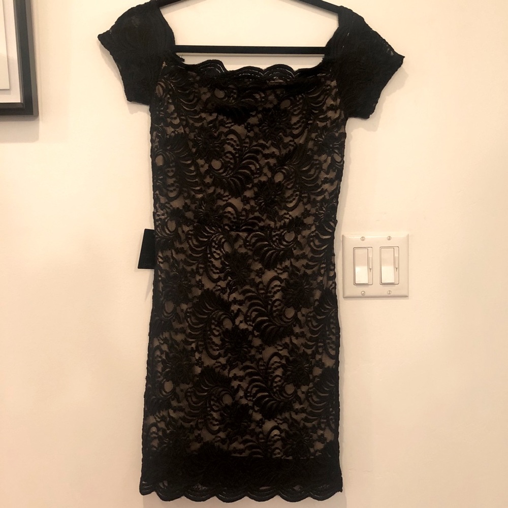 Guess off shoulder scallop lace dress: BLACK